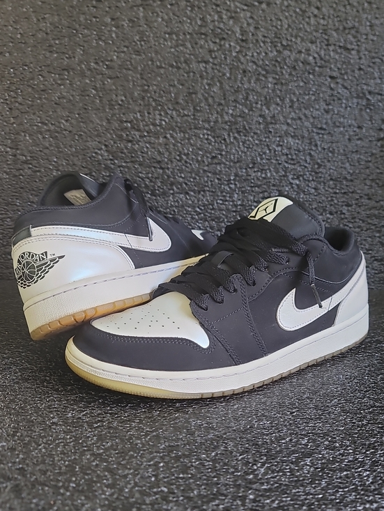 Jordan Shoes - Nike Air Jordan 1 Low SE 'Diamond Iridescent' Wmns 11 Great Cond. Fast Shipping